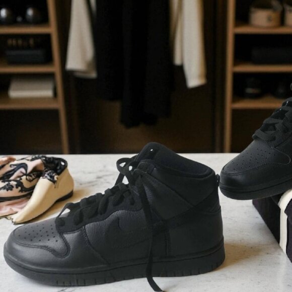 Nike Dunks Men’s Size 9 | Black on Black Sneakers | - Picture 1 of 5